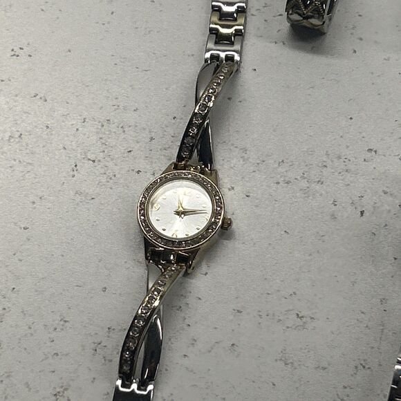 Bundle Of 21 Untested Watches - Mix Of Vintage And Smart Watches - Picture 9 of 16